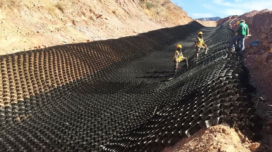 Geobunky ako protierózna ochrana vo vodnom kanáli