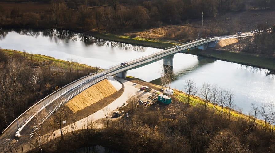 Protierózna ochrana svahu lávky pre peších