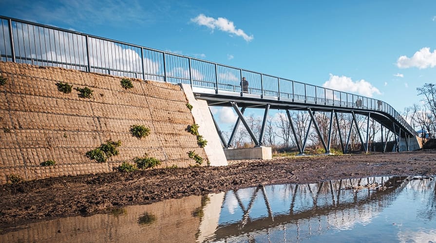 Protierózna ochrana líca vystuženej zemnej konštrukcie