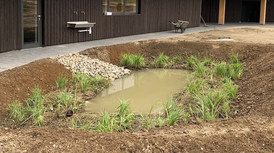 Kokosová sieť v záhradnom jazierku