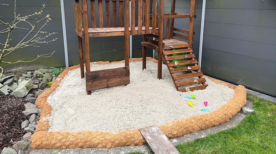 Obrubník z kokosového valca