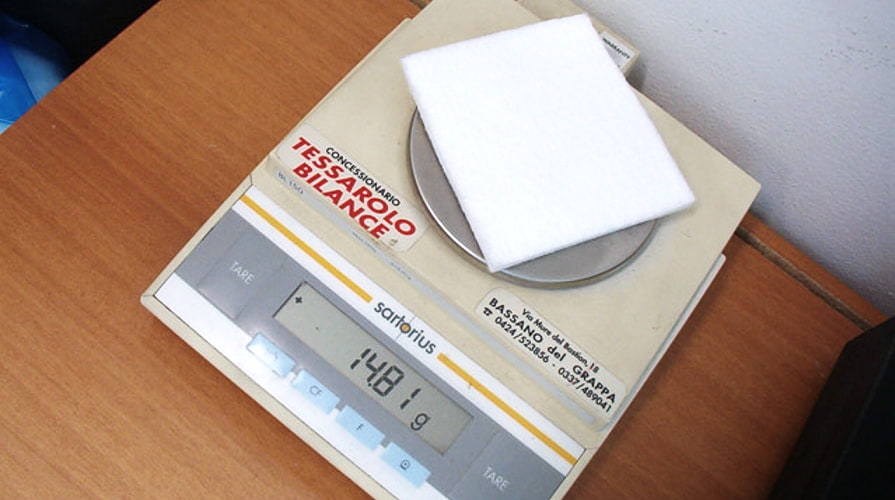 Plošná hmotnosť udáva hmotnosť na jednotku plochy